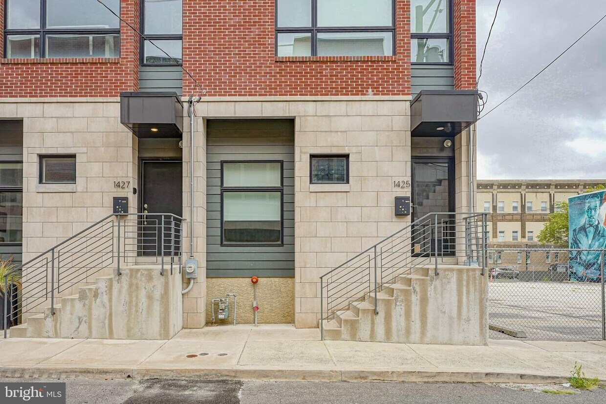 Primary Photo - 1425 Kater St