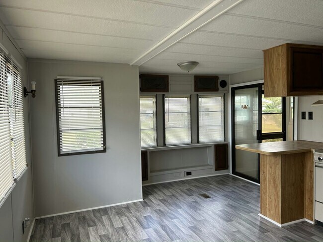 Foto del edificio - 16731 US-301