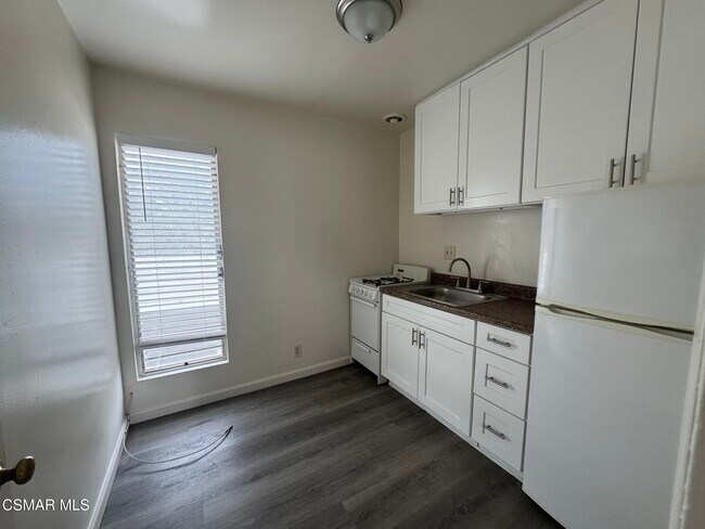 Foto del edificio - 13507 Victory Blvd