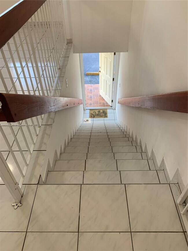 Foto del edificio - 10101 W Okeechobee Rd