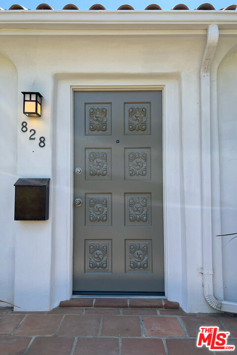 Foto del edificio - 828 Georgina Ave