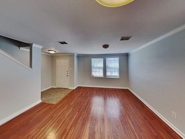 Building Photo - 3421 Highpoint Dr