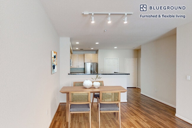 Foto del edificio - 1099 Admiral Ct