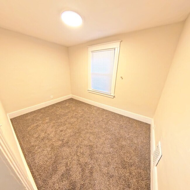 Foto del edificio - 308-310-310 Crosman Terrace