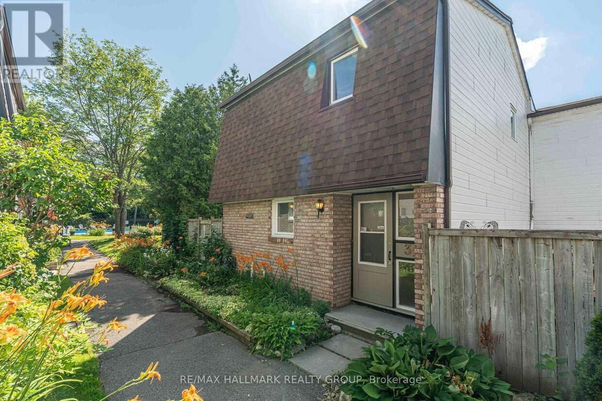Primary Photo - 3691-3691 Albion Rd S