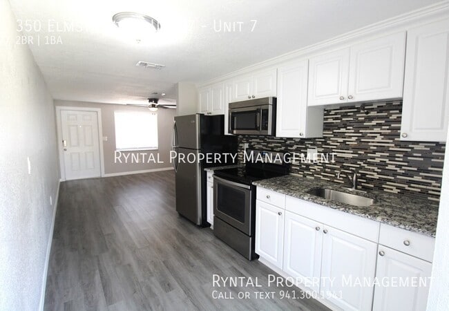 Foto del edificio - Charming 2/1 Duplex in Englewood!