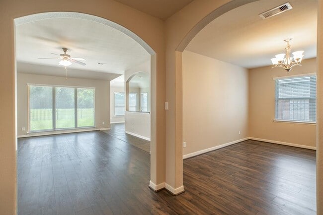 Building Photo - 99 West Wading Pond Circle