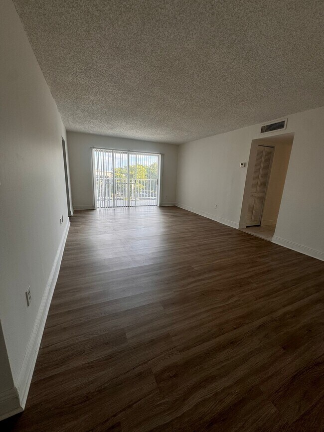 Building Photo - 488 NW 165th St