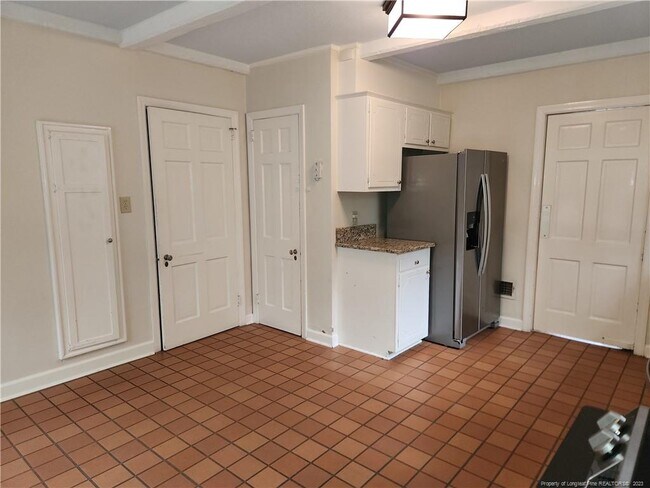 Building Photo - 123 Devane St