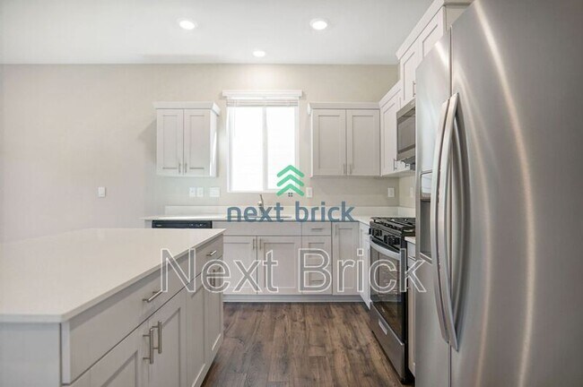Building Photo - 4209 Savannah Lp NE