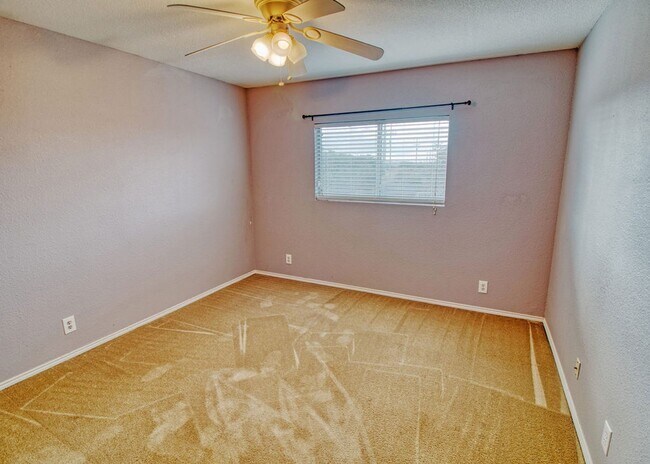 Building Photo - Fantastic Rental
