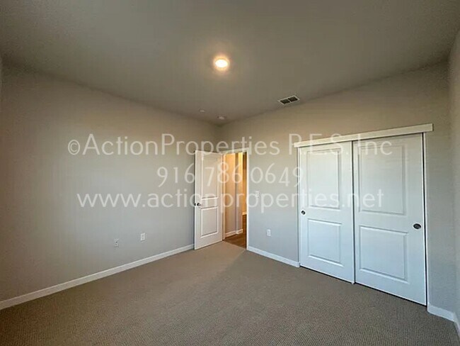 Foto del edificio - Action Properties Offering Roseville Solar: Inspiration Village Community Gated: 3 Bedroom 3 Bath...