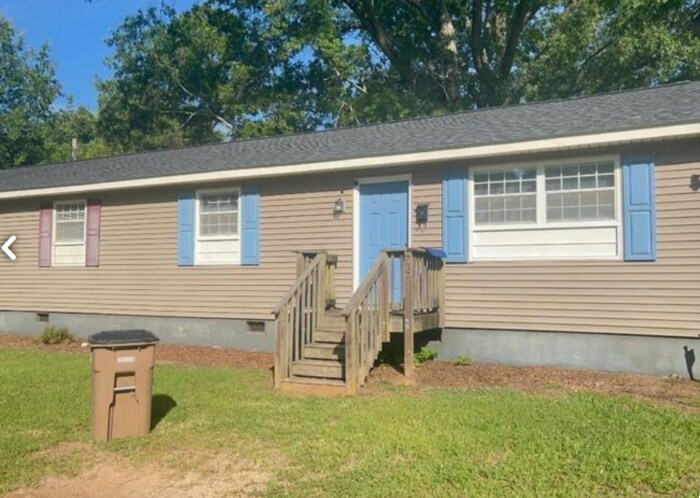 Foto principal - Adorable 2 Bed 1 Bath Duplex, Available Now!