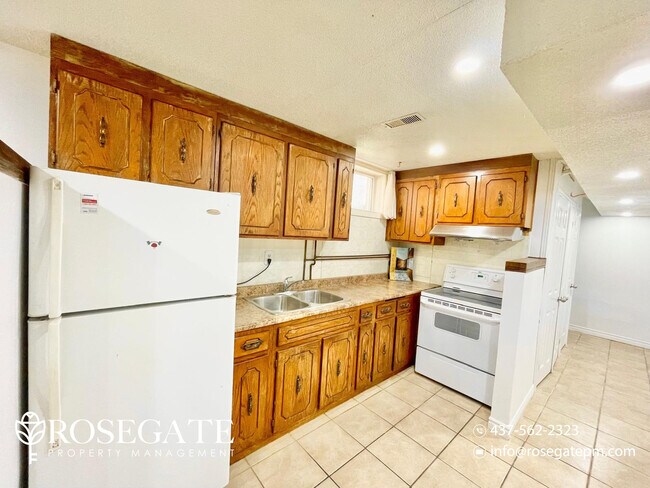 Photo du bâtiment - Cozy & Modern 2-Bedroom Lower Unit in Quiet Kitchener Neighbourhood!