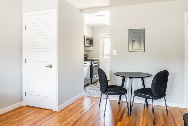 Building Photo - 1058 Noel Dr