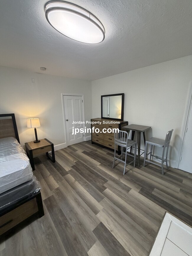 Building Photo - 110 Perkins St