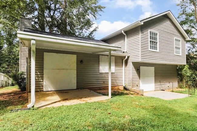 Building Photo - 3728 Adamsville Dr SW