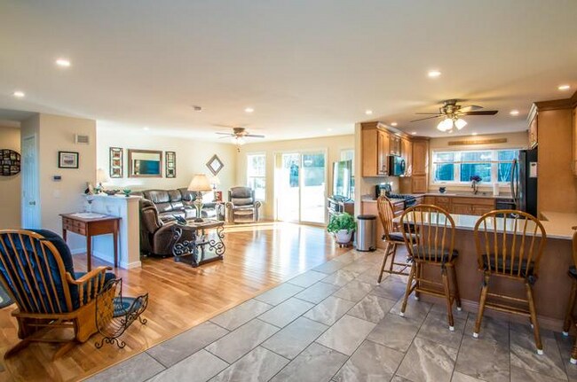 Foto del edificio - 44 Merrill Corner Rd