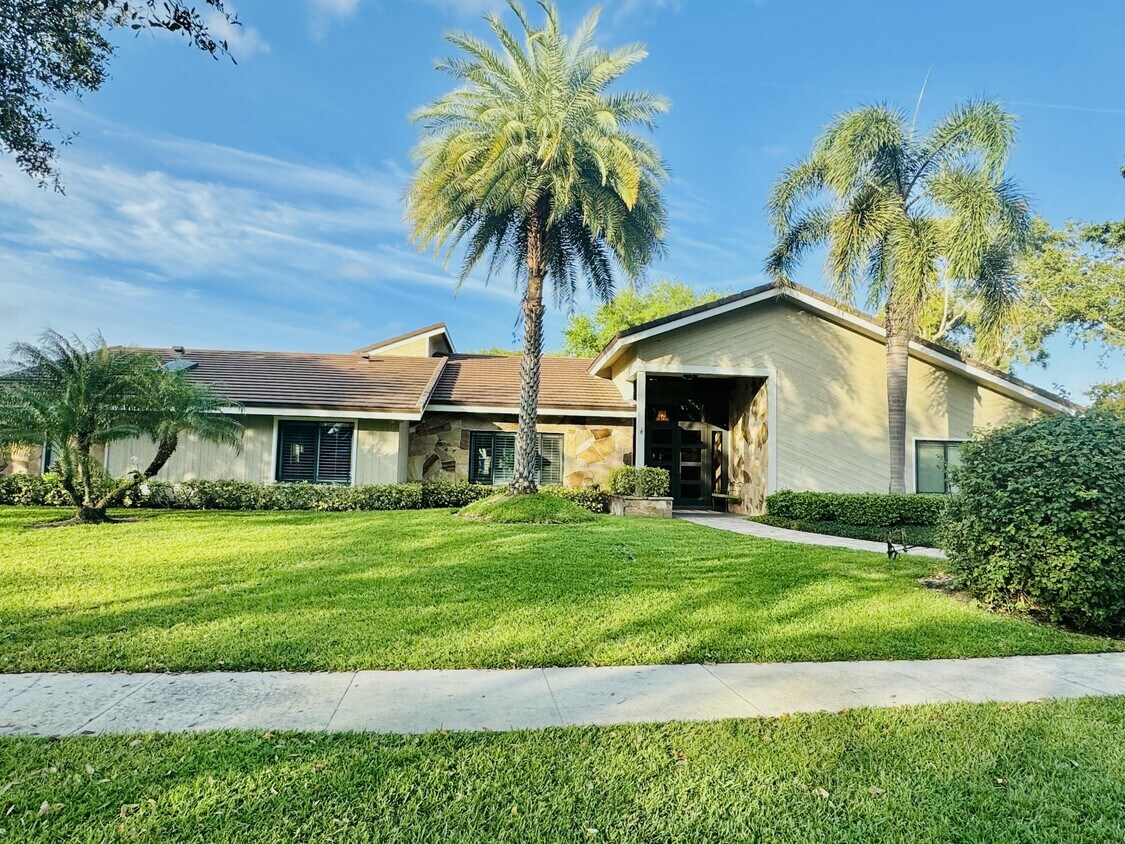 Foto principal - 2903 Banyan Blvd Cir NW