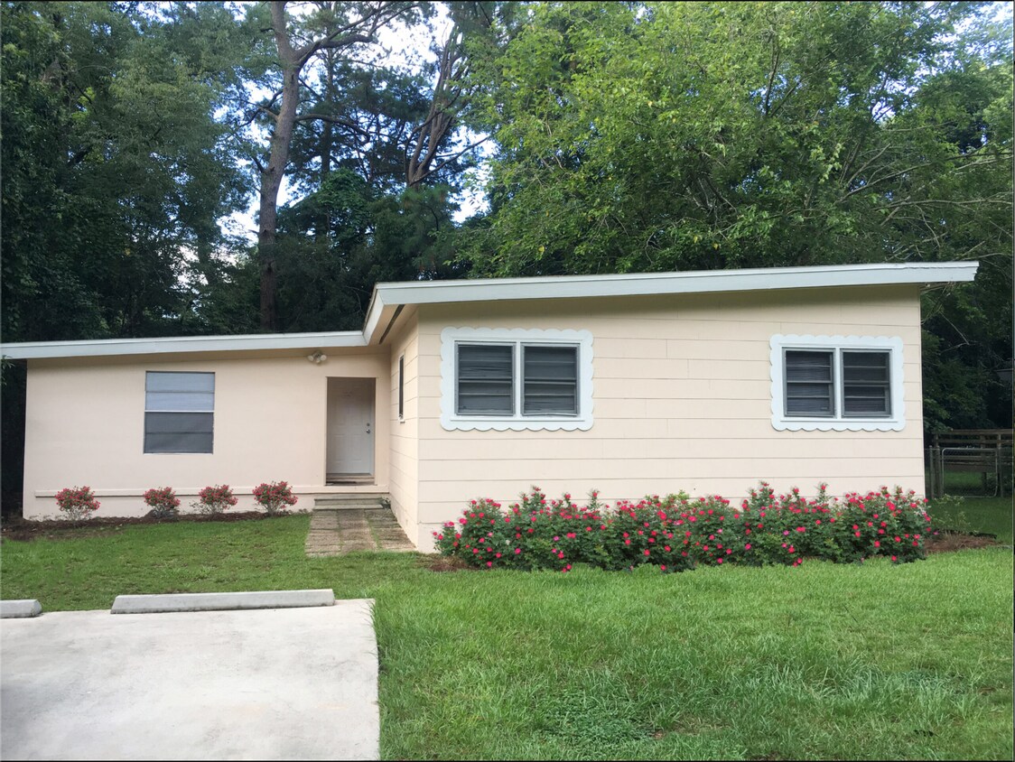 Primary Photo - 1621 Atkamire Dr