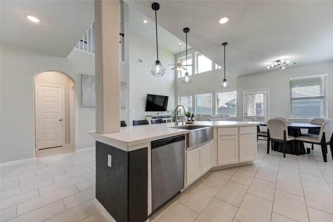 Building Photo - 7735 Wright Wood Dr