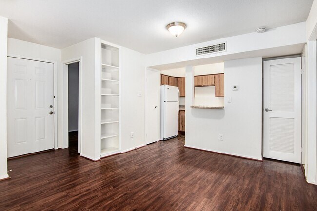 Building Photo - 18519 Egret Bay Blvd