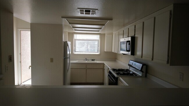 Building Photo - 2847 Blue Bonnet Dr