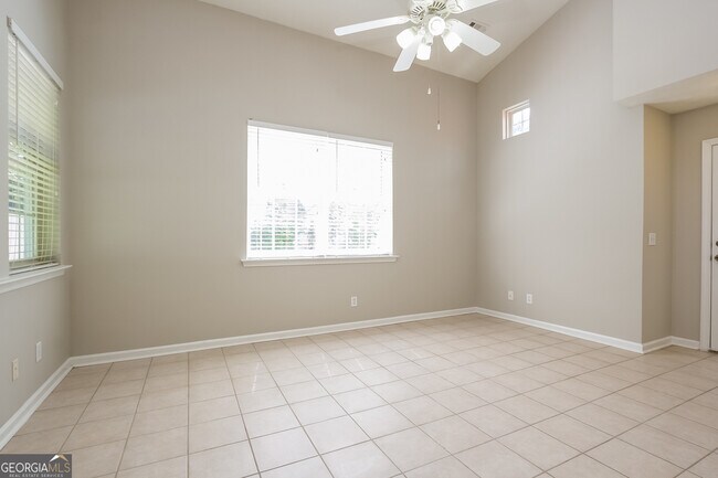 Building Photo - 1204 W Oaks Way