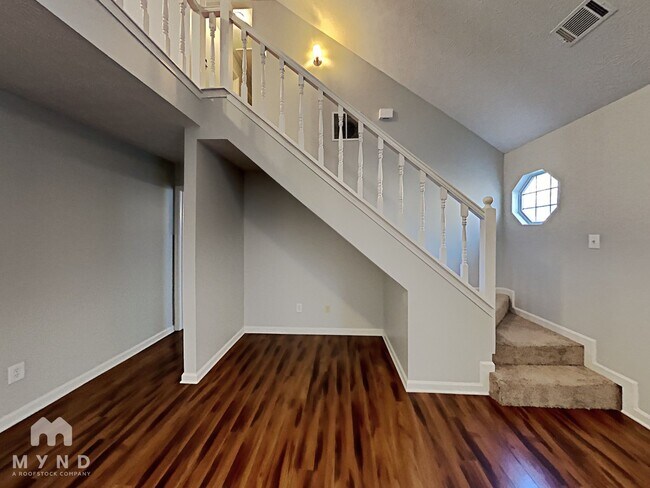 Foto del edificio - 4825 Hairston Pl