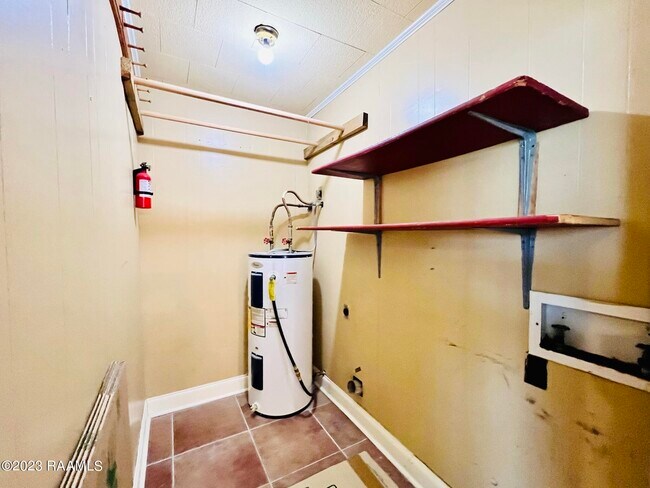 Building Photo - 120 Burrow Dr