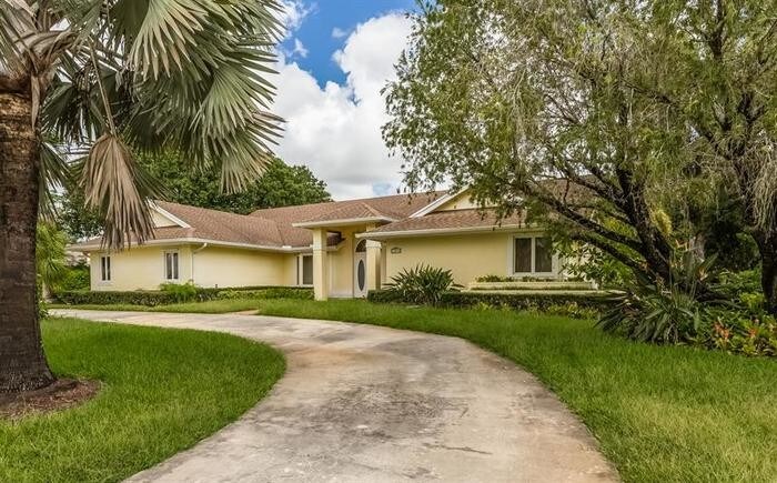 Primary Photo - 15855 Meadow Wood Dr, Wellington, FL 33414