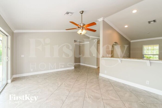 Building Photo - 4470 Golfview Blvd