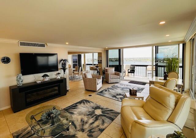 Foto del edificio - 108 Lakeshore Dr