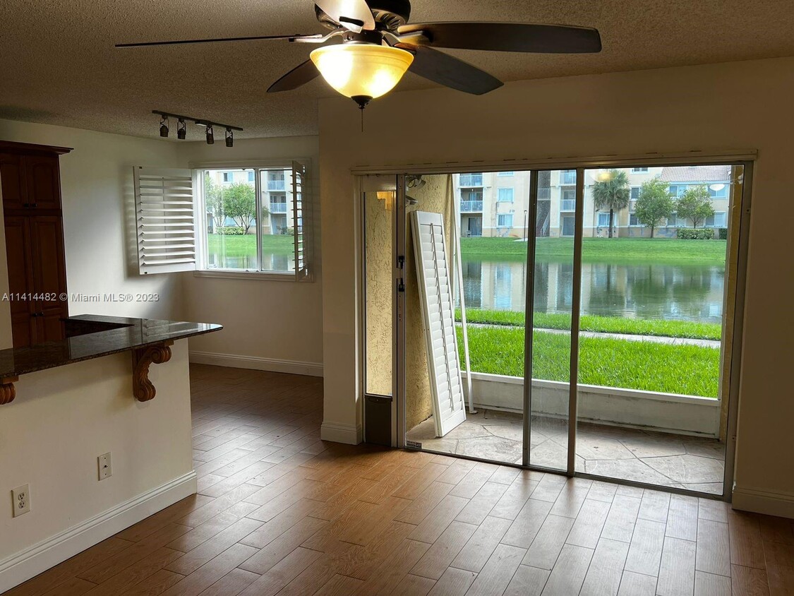Foto principal - 2620 S University Dr