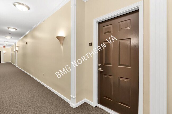 Building Photo - 801 S Greenbrier St