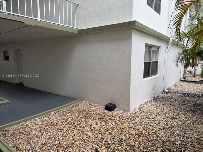 Foto del edificio - 4235 N University Dr