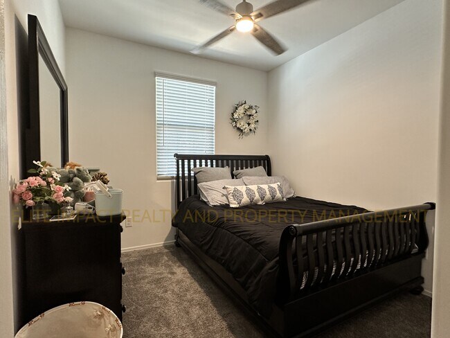 Building Photo - 6520 E Via Arroyo Azul