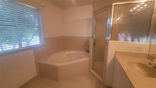 Foto del edificio - 11400 NW 34th Pl