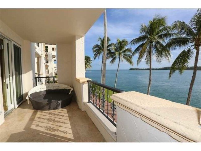 Foto del edificio - 2426 Fisher Island Dr