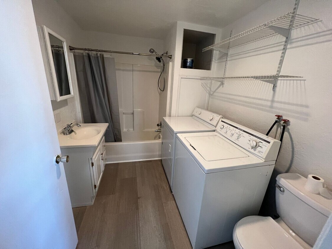 Foto del edificio - 1 bed 1 bath Apartment with Great Natural Light