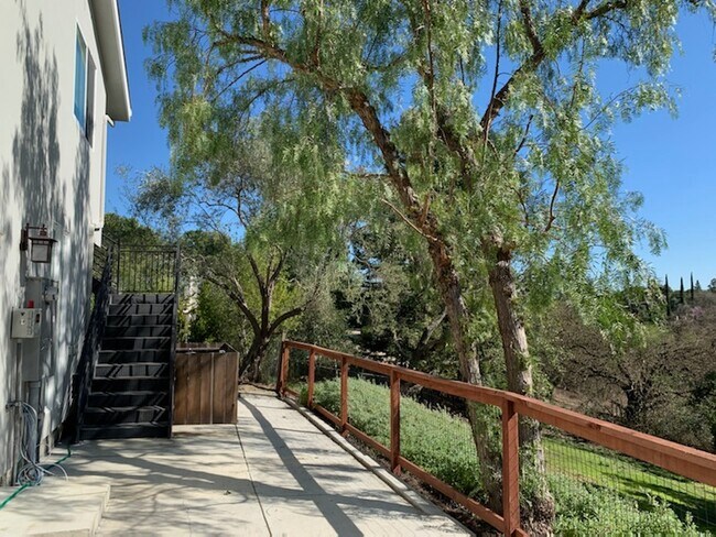 Building Photo - 11555 Hillpark Ln