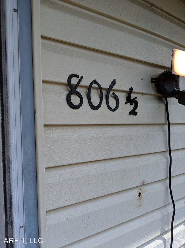 Foto del edificio - 2 br, 1 bath House - 806 1/2 E Devon Street