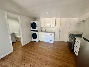 Building Photo - 5557 Ave Juan Bautista