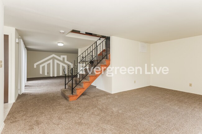 Building Photo - 5676 Troy Villa Blvd