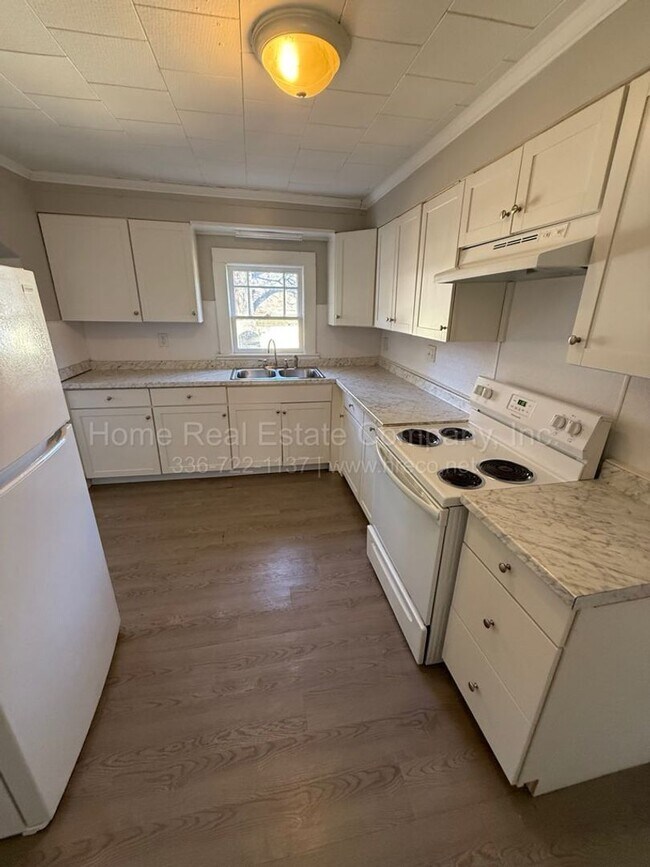 Foto del edificio - 4440 Lane St