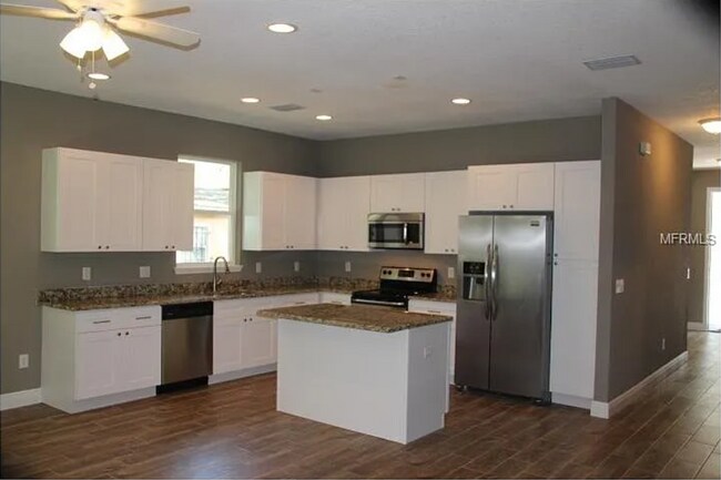 Building Photo - For Rent: Spacious 3 Bed, 2 Bath Home in G...