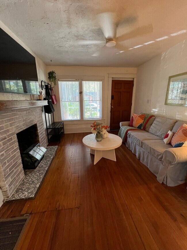 Building Photo - 1112 NW 4th Ave