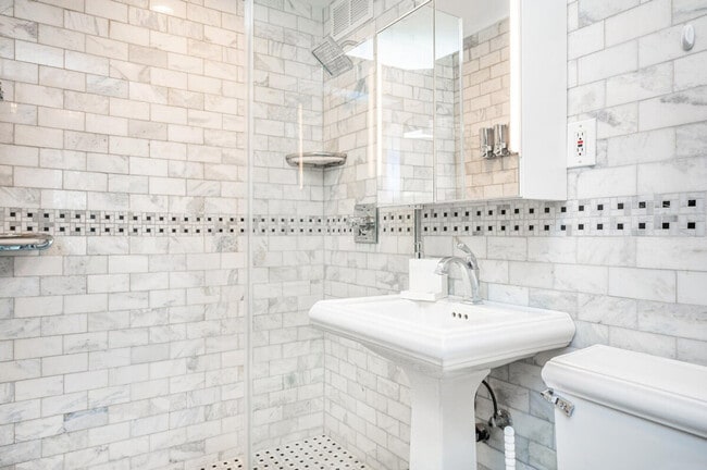 Building Photo - 215 Piedmont Ave NE