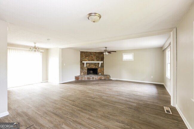 Foto del edificio - 454 Roxbury Dr
