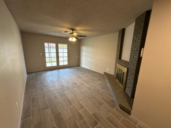 Building Photo - 1528 W Las Lomas St